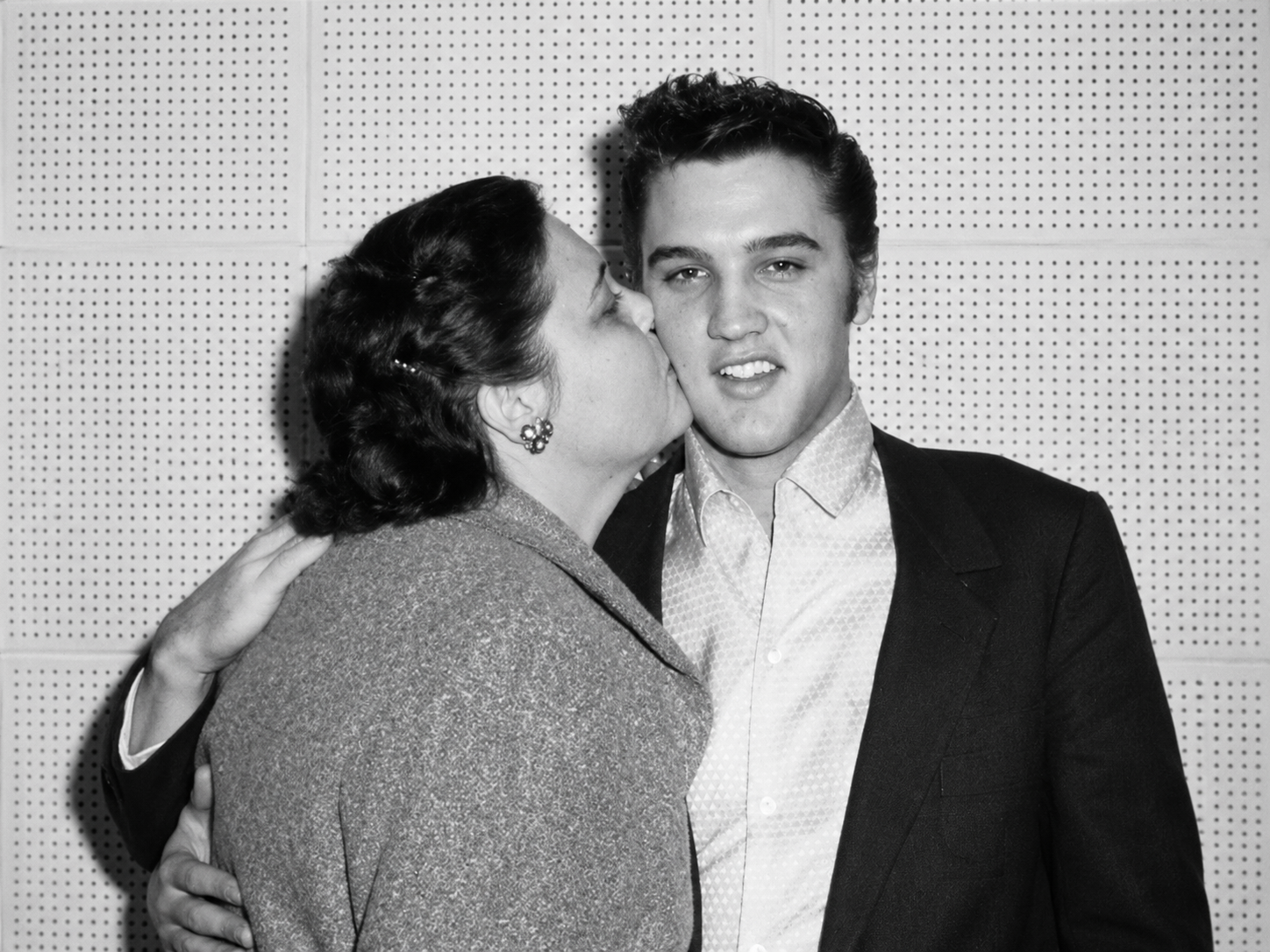 BEHIND EVERY KING WAS A MOTHER WHO BELIEVED—ELVIS NEVER FORGOT HER LOVE.