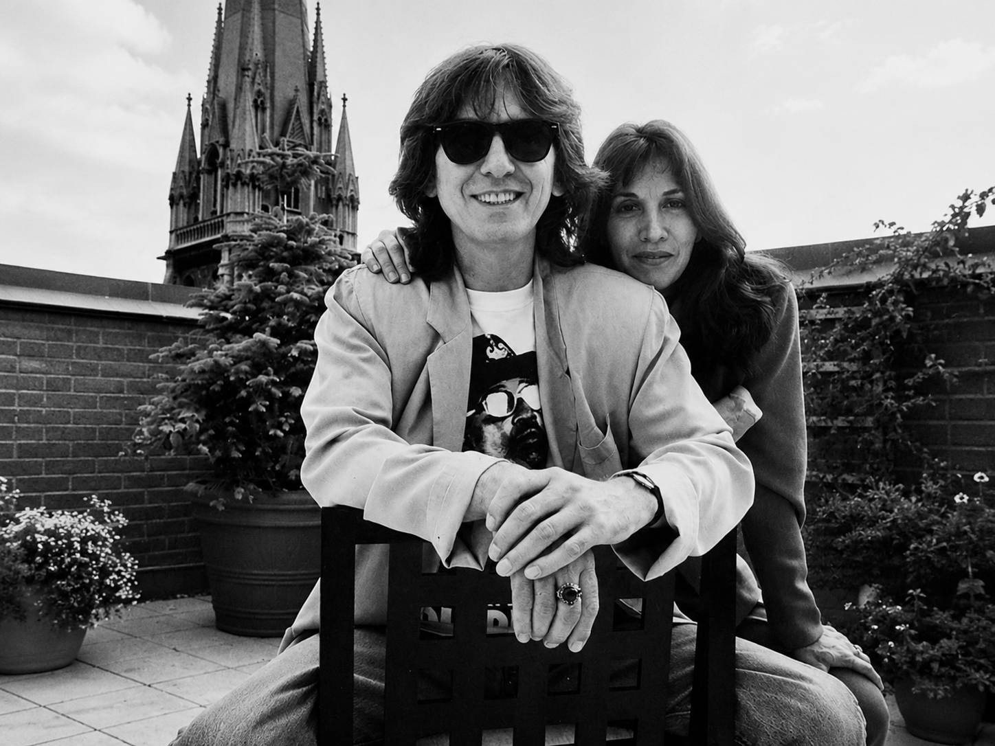 GEORGE HARRISON’S NIGHT OF TERROR: HOW OLIVIA HARRISON SAVED THE SPIRITUAL BEATLE